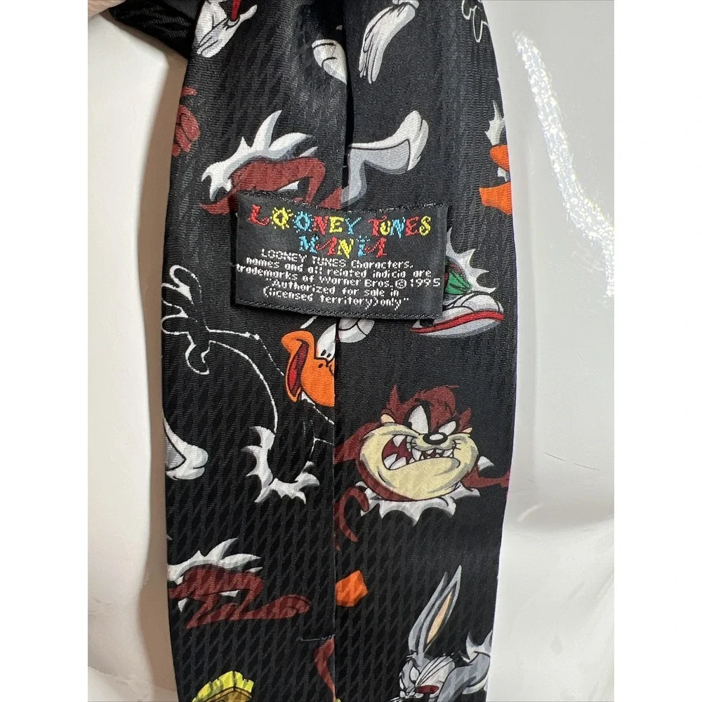 VTG 1995 Looney Tunes 100% Polyester Necktie Bugs Bunny Daffy Duck‎ Tweety Bird